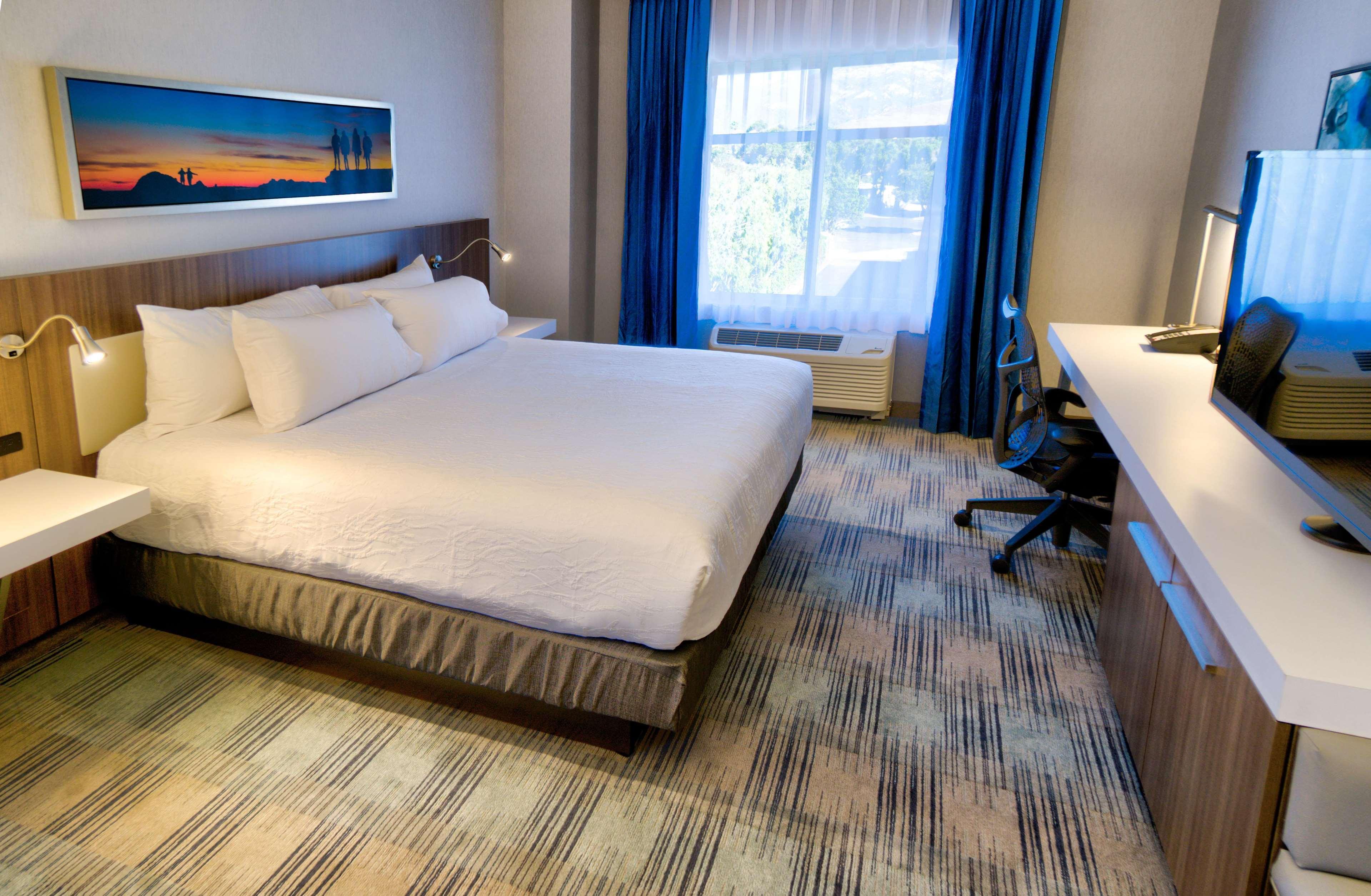 Hilton Garden Inn Santa Barbara/Голета Экстерьер фото