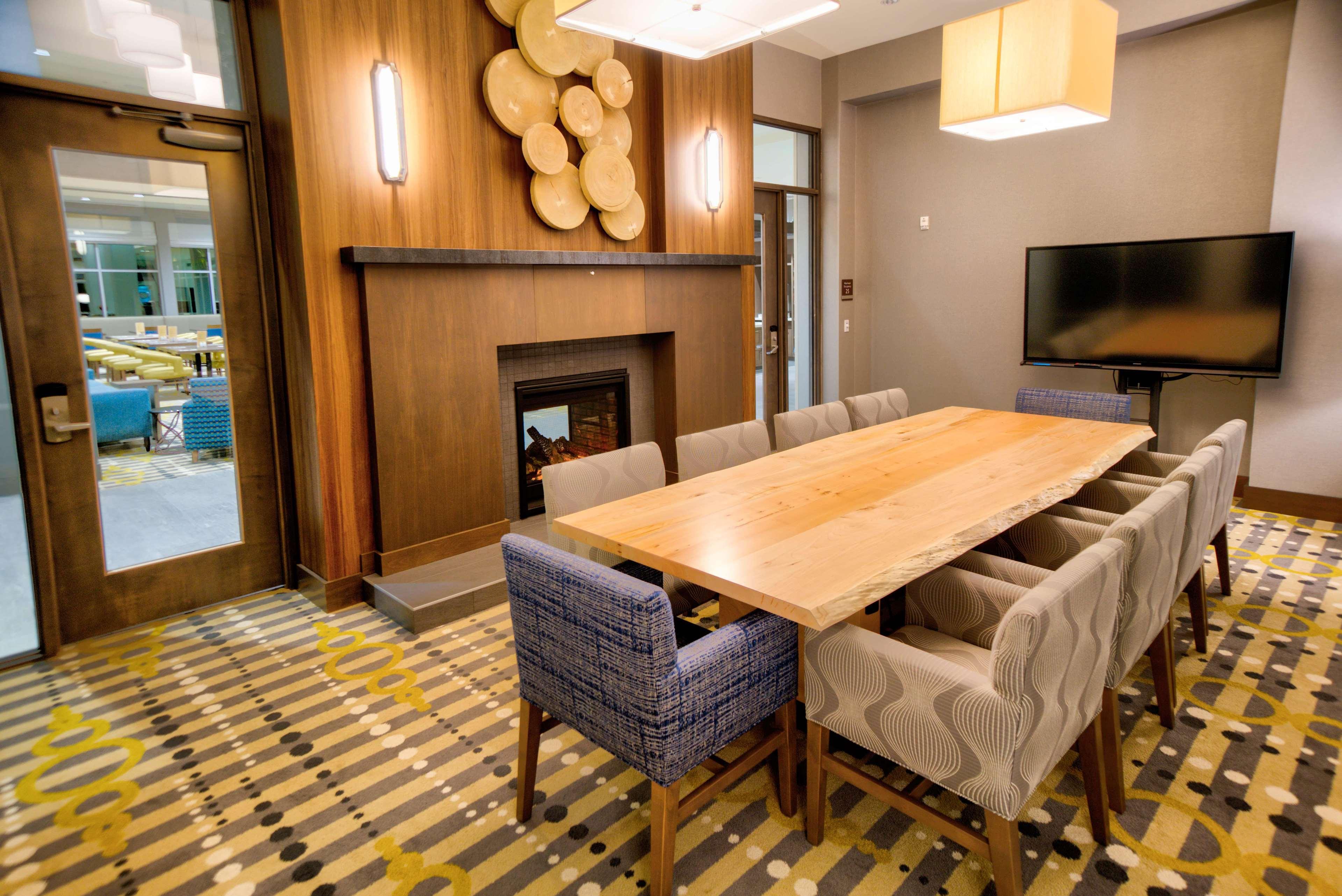 Hilton Garden Inn Santa Barbara/Голета Экстерьер фото