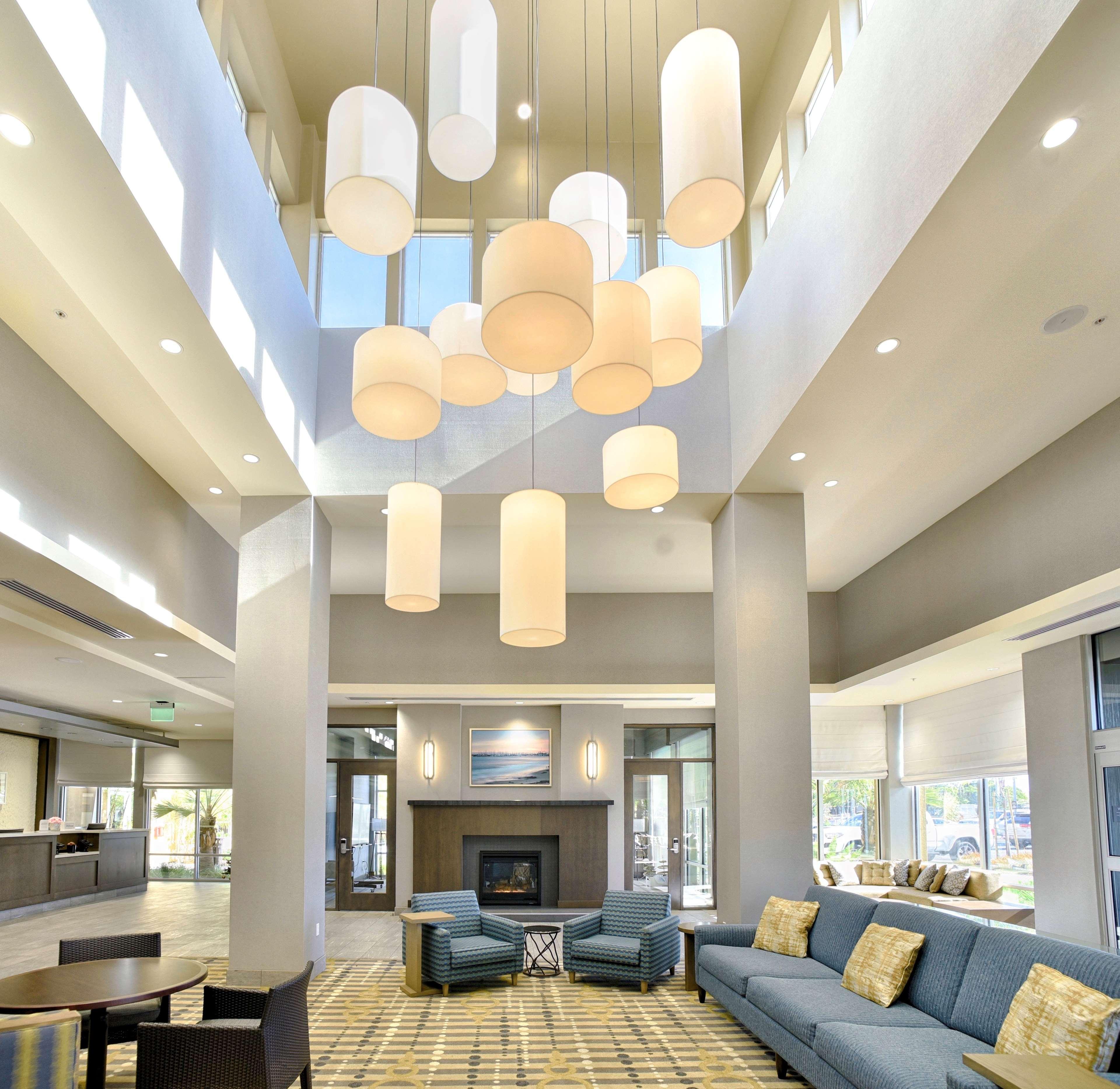 Hilton Garden Inn Santa Barbara/Голета Экстерьер фото
