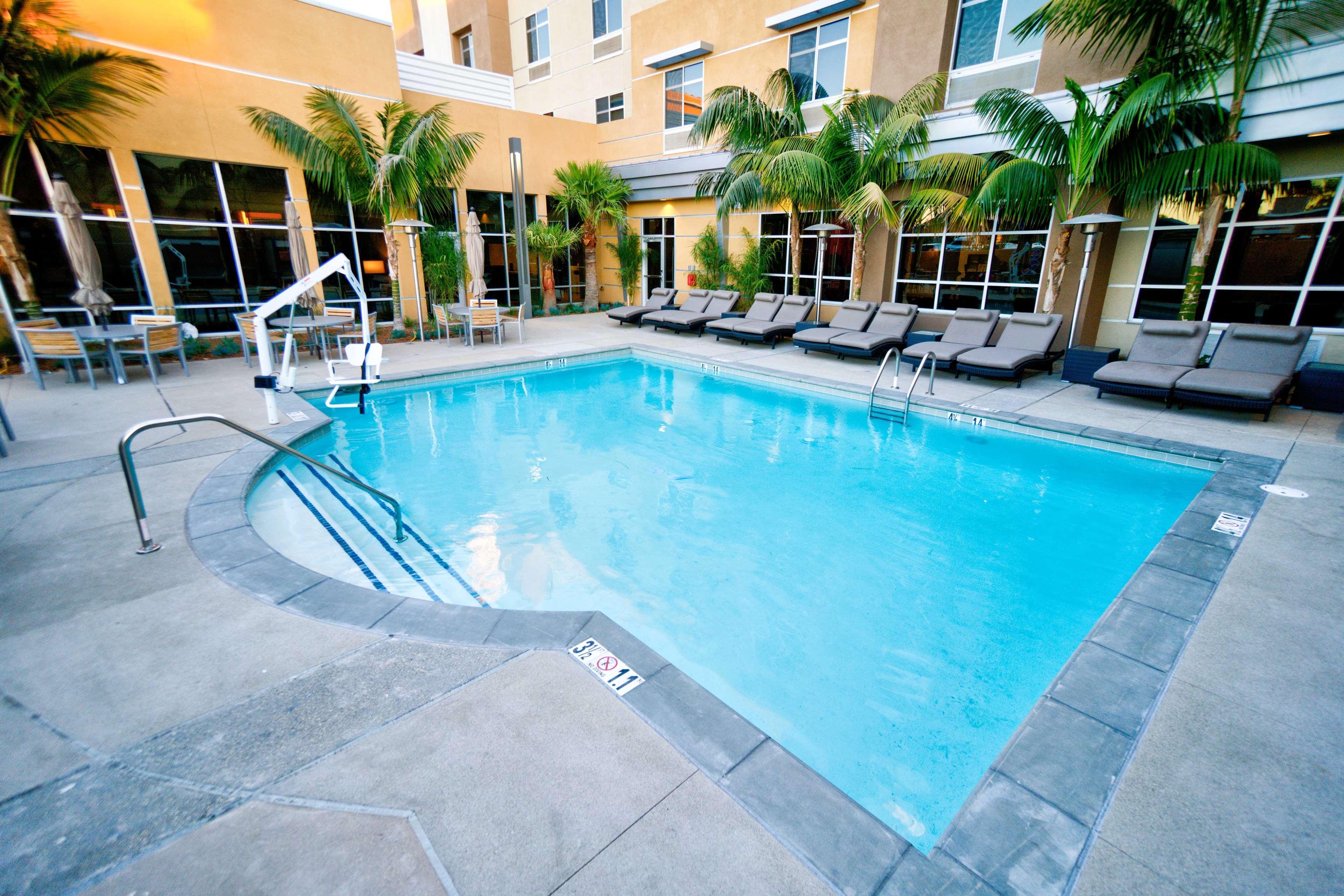 Hilton Garden Inn Santa Barbara/Голета Экстерьер фото