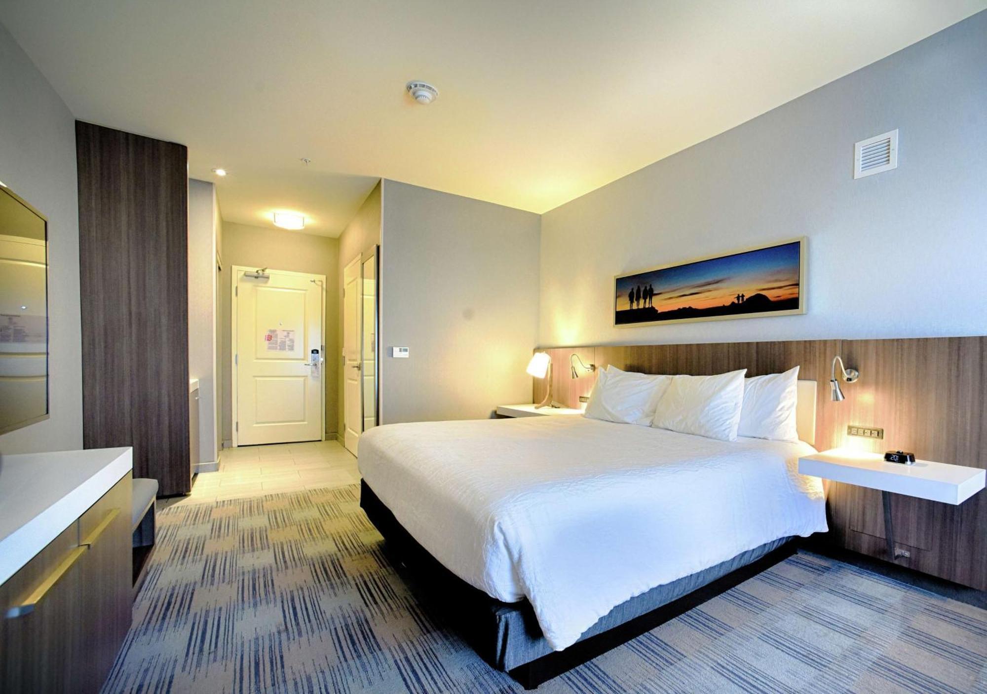 Hilton Garden Inn Santa Barbara/Голета Экстерьер фото