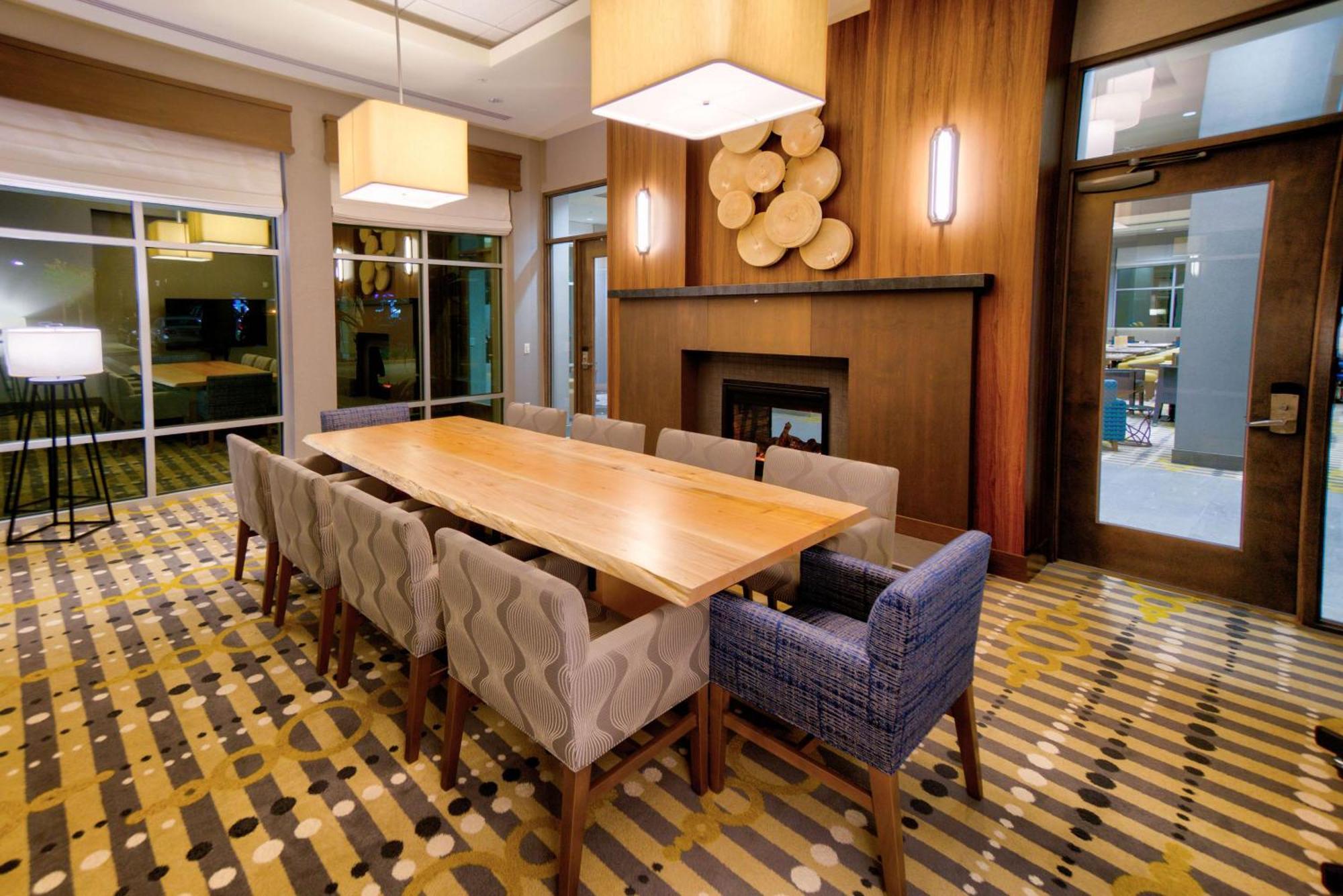 Hilton Garden Inn Santa Barbara/Голета Экстерьер фото