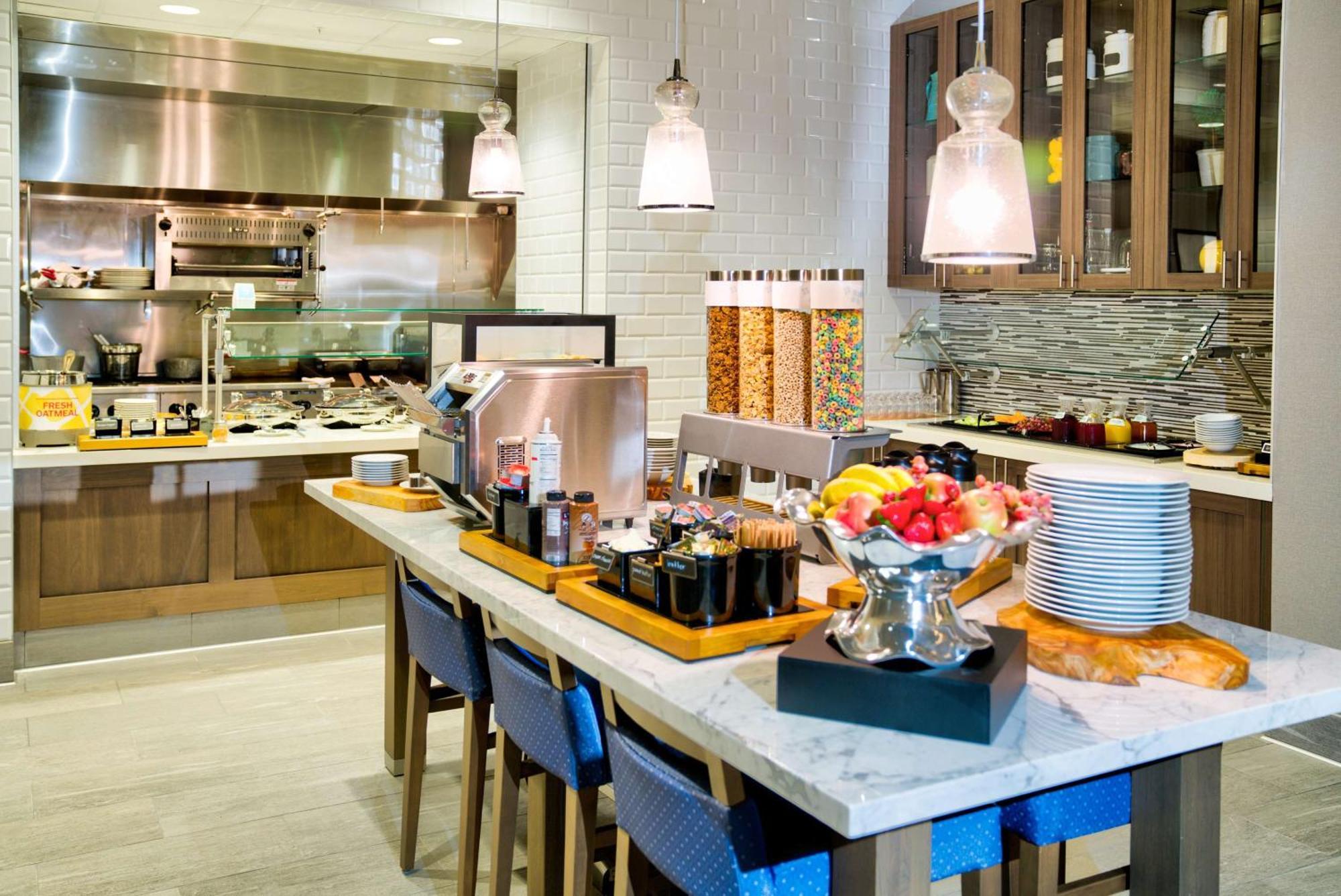 Hilton Garden Inn Santa Barbara/Голета Экстерьер фото