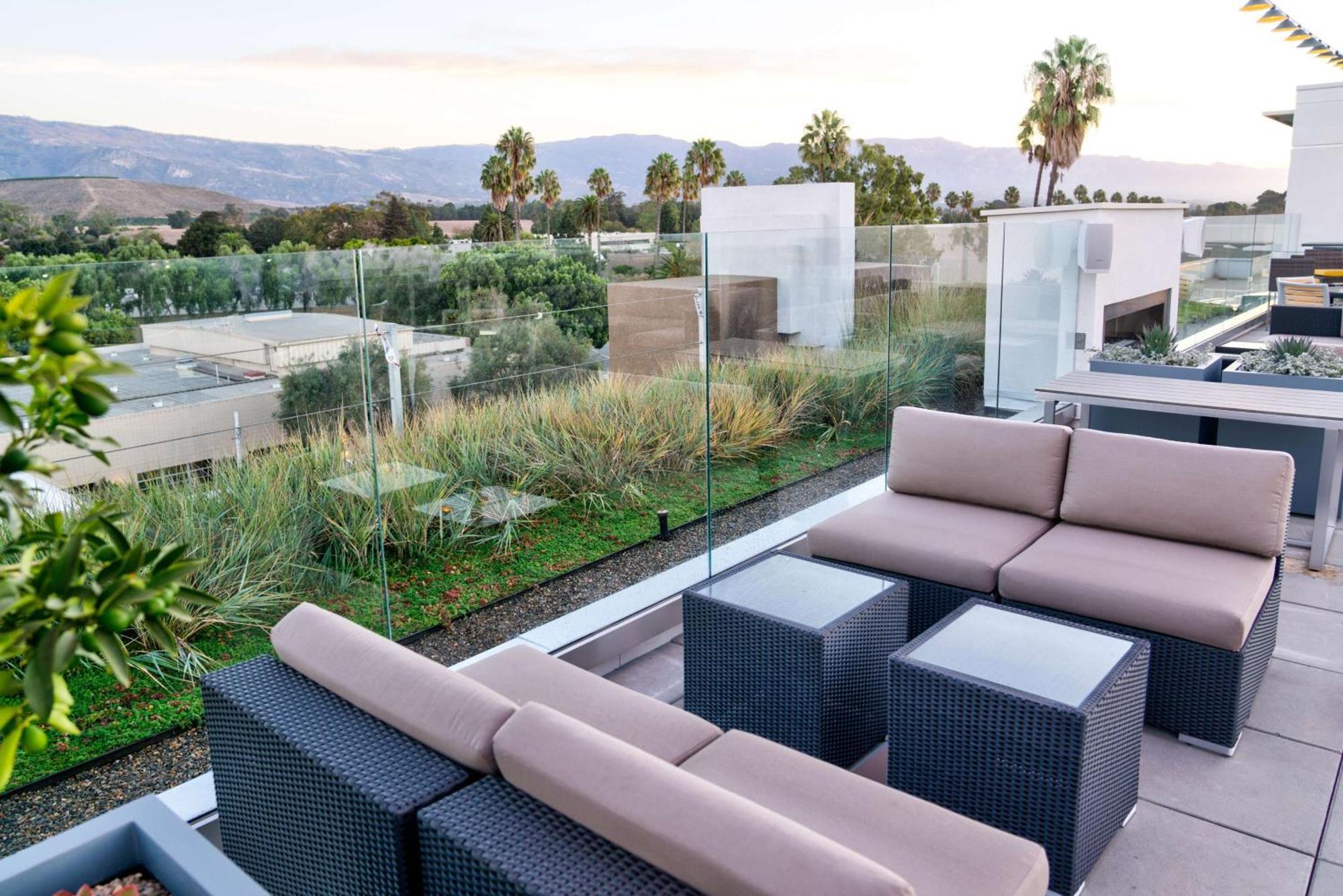 Hilton Garden Inn Santa Barbara/Голета Экстерьер фото